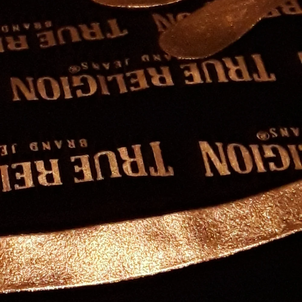 TRUE RELIGION GRAPHIC TEE  (THE LAST SHIRT IS IN WHITE/GOLD ONLY!!! (NO BLACK) - Picture 6 of 11